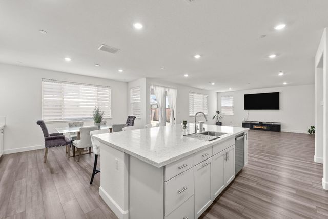 5672 SailRock, Sacramento, CA 95835