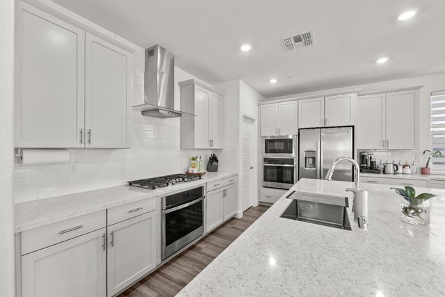 5672 SailRock, Sacramento, CA 95835