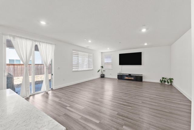 5672 SailRock, Sacramento, CA 95835