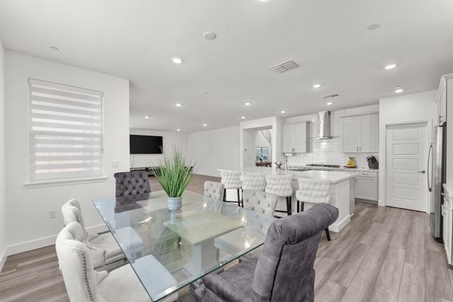 5672 SailRock, Sacramento, CA 95835