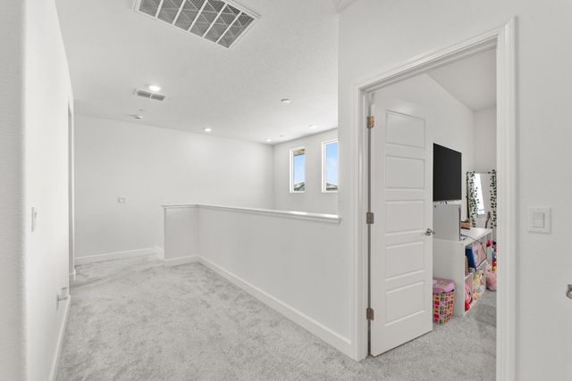 5672 SailRock, Sacramento, CA 95835