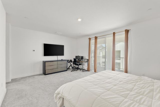 5672 SailRock, Sacramento, CA 95835