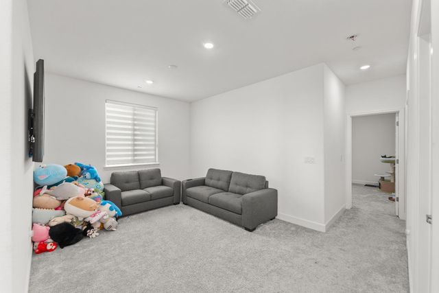 5672 SailRock, Sacramento, CA 95835