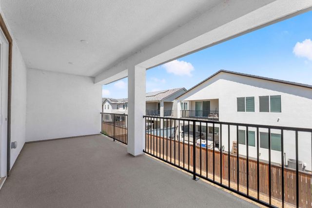 5672 SailRock, Sacramento, CA 95835