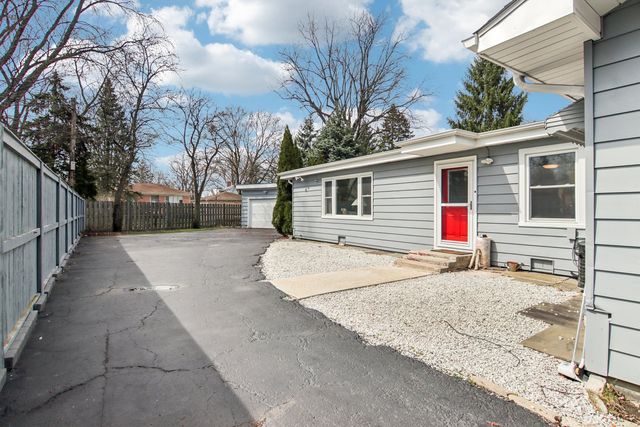 238 Frontage Road W, Northfield, IL 60093
