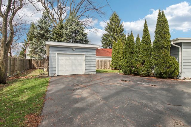 238 Frontage Road W, Northfield, IL 60093