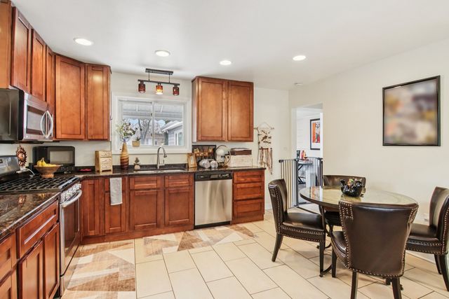 238 Frontage Road W, Northfield, IL 60093