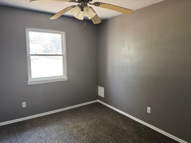 616 SE D Street SE, Miami, OK 74354