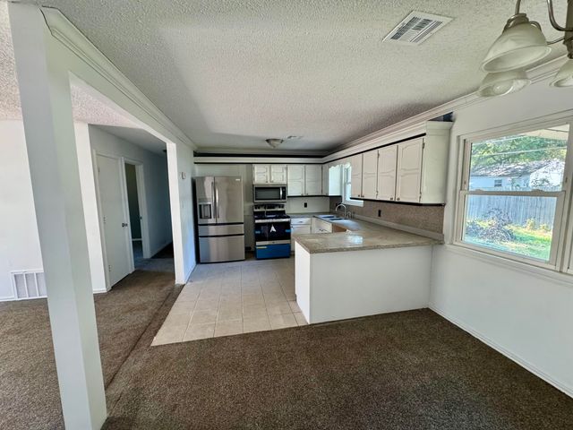 616 SE D Street SE, Miami, OK 74354