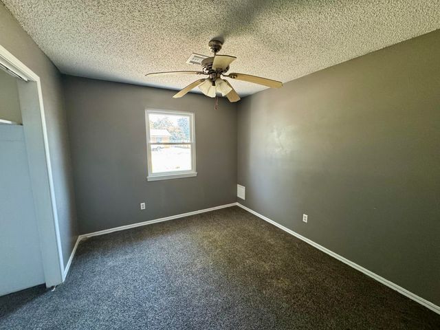 616 SE D Street SE, Miami, OK 74354