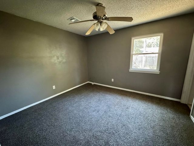 616 SE D Street SE, Miami, OK 74354