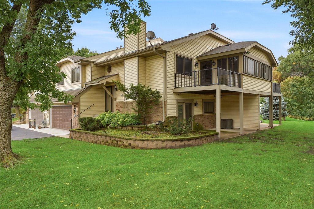 1618 Clemson Drive B, Eagan, MN 55122 — photo 2