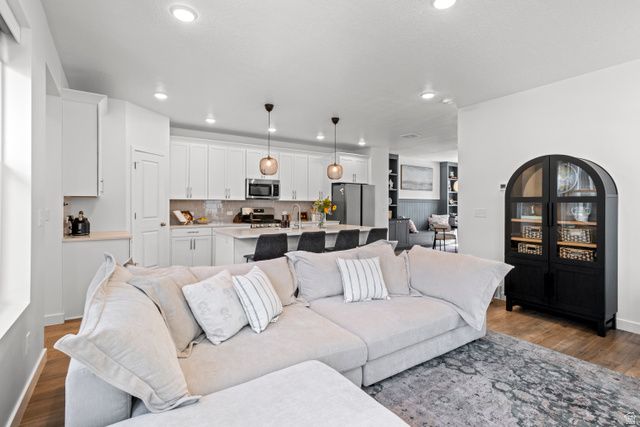 11616 S DORIAN DR, South Jordan, UT 84009