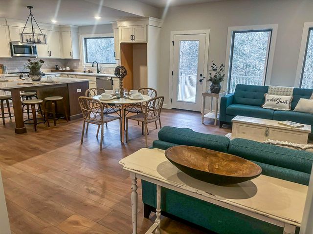 4000 S FELICITY LN, Columbia, MO 65203