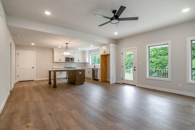 4000 S FELICITY LN, Columbia, MO 65203