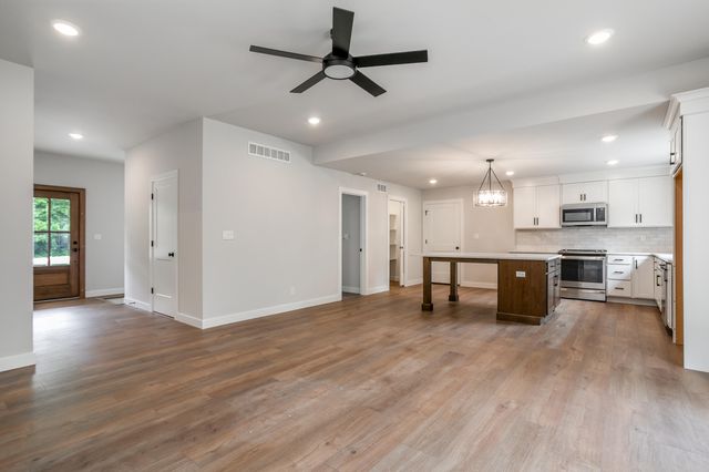 4000 S FELICITY LN, Columbia, MO 65203