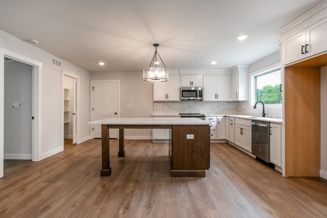 4000 S FELICITY LN, Columbia, MO 65203