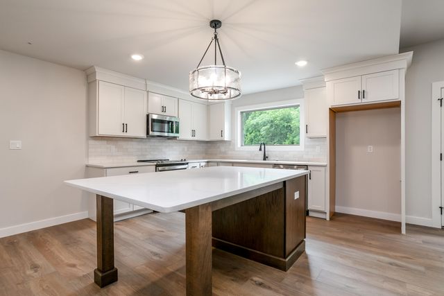 4000 S FELICITY LN, Columbia, MO 65203