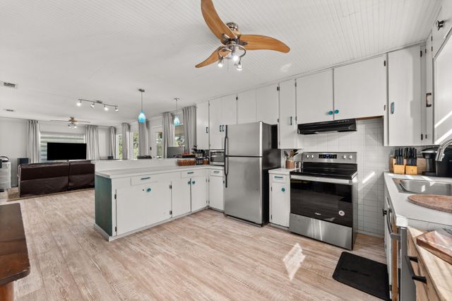 1327 Lake Shore DR, Spicewood, TX 78669