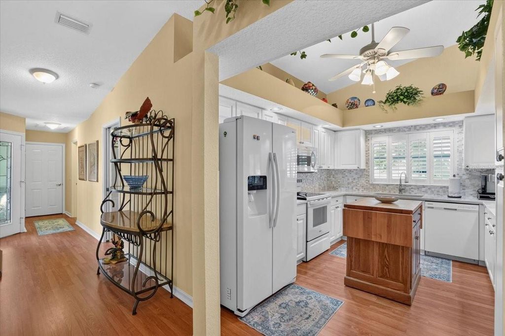 Image 19 of property listing at 7165 MELROSE PLACE, Bradenton, FL 34203