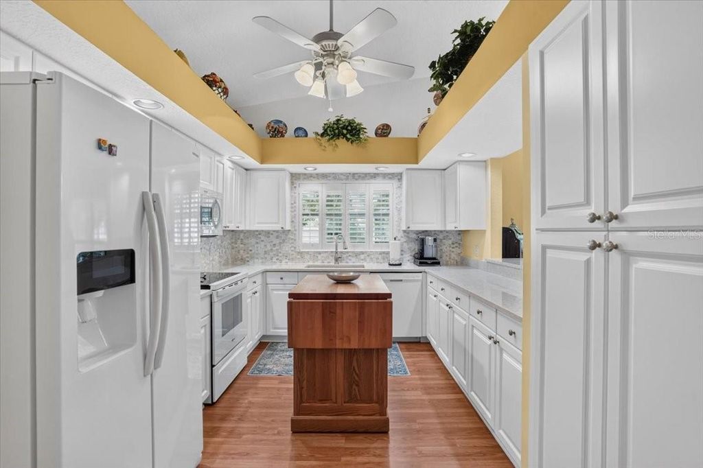 Image 20 of property listing at 7165 MELROSE PLACE, Bradenton, FL 34203