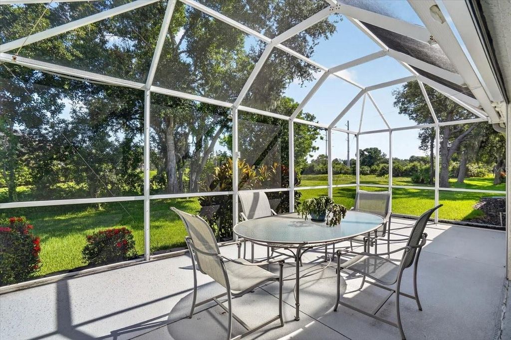 Image 10 of property listing at 7165 MELROSE PLACE, Bradenton, FL 34203