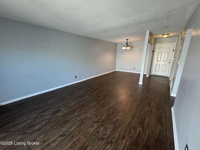 800 La Fontenay Ct, Louisville, KY 40223