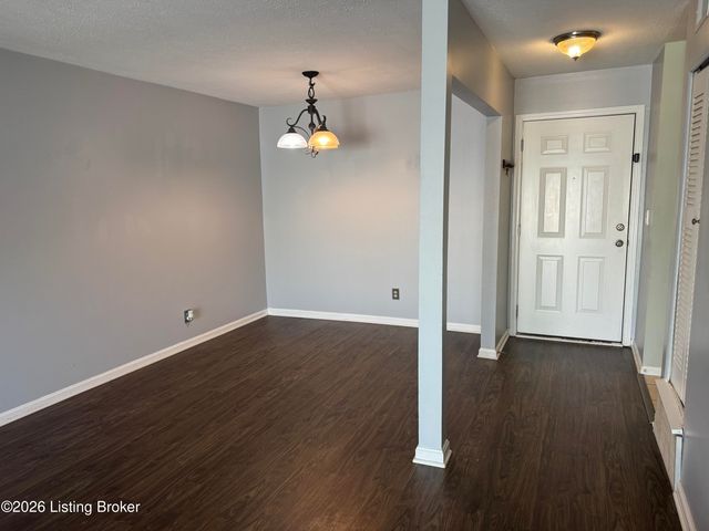 800 La Fontenay Ct, Louisville, KY 40223