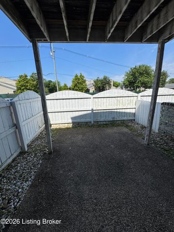 800 La Fontenay Ct, Louisville, KY 40223