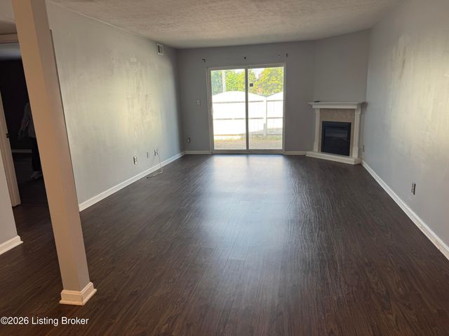 800 La Fontenay Ct, Louisville, KY 40223