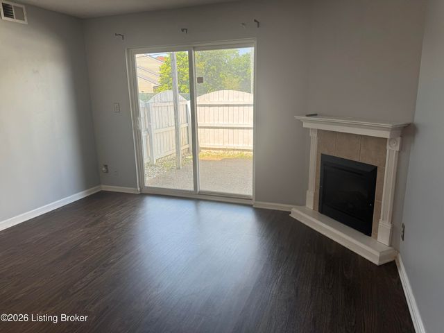 800 La Fontenay Ct, Louisville, KY 40223