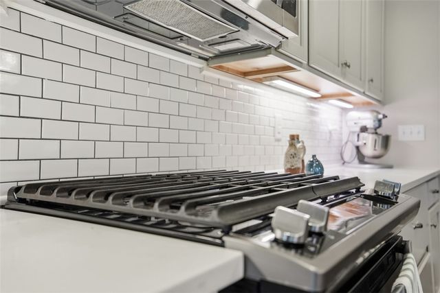 9330 Peebles Rd, Mccandless, PA 15101