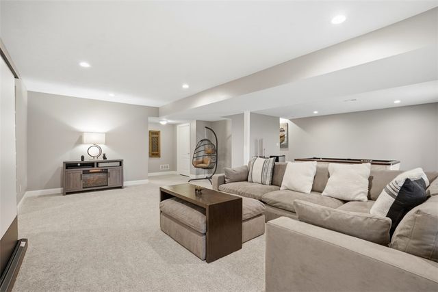 9330 Peebles Rd, Mccandless, PA 15101