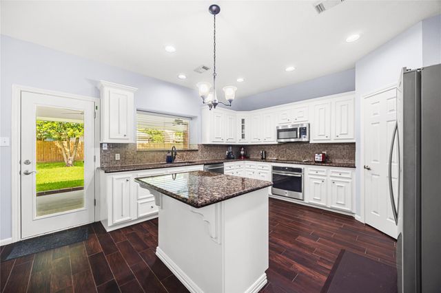 507 Stephen F Austin Drive, Conroe, TX 77302