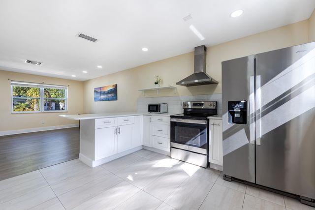 3914 Serubi Avenue, Palm Springs, FL 33461