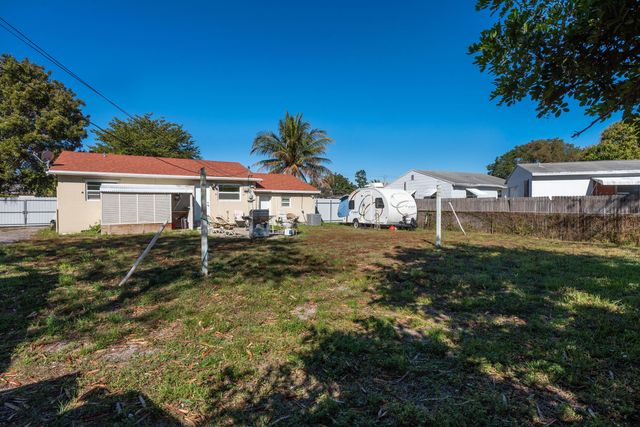 3914 Serubi Avenue, Palm Springs, FL 33461