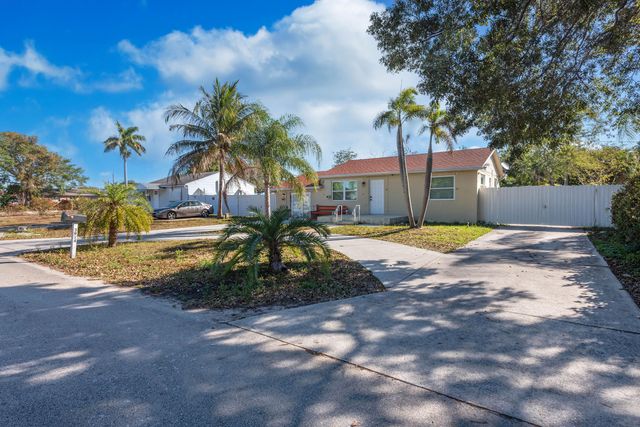 3914 Serubi Avenue, Palm Springs, FL 33461