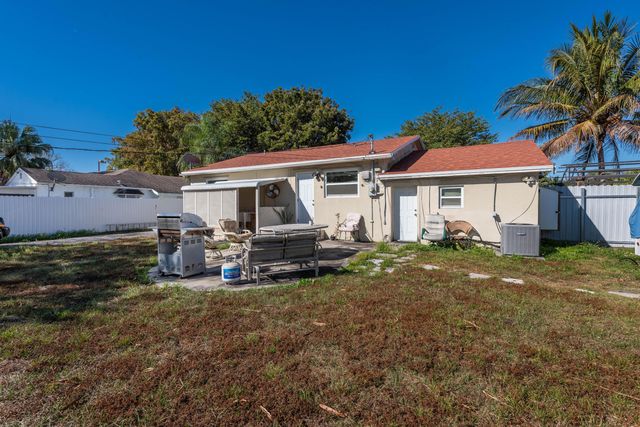 3914 Serubi Avenue, Palm Springs, FL 33461