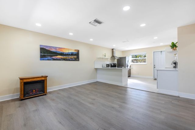 3914 Serubi Avenue, Palm Springs, FL 33461