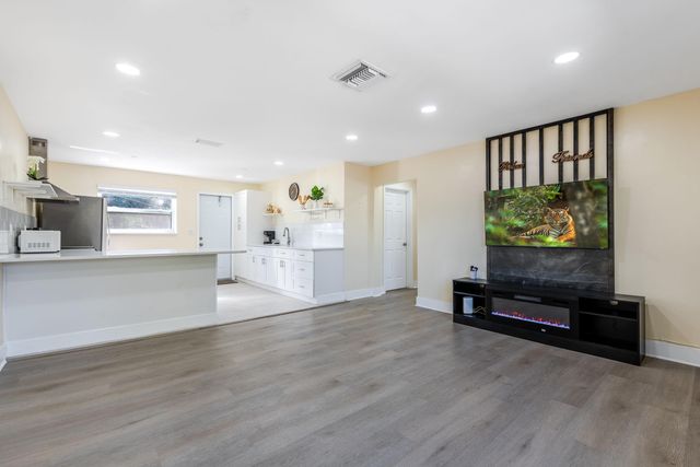 3914 Serubi Avenue, Palm Springs, FL 33461