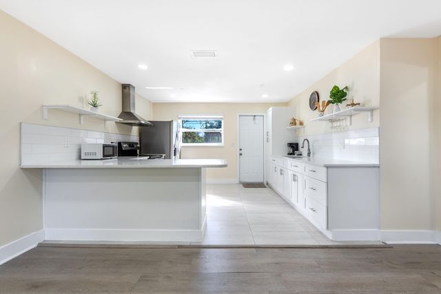 3914 Serubi Avenue, Palm Springs, FL 33461