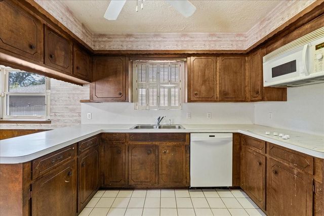 1526 Neptune Lane, Houston, TX 77062