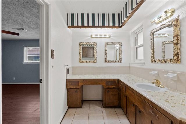 1526 Neptune Lane, Houston, TX 77062