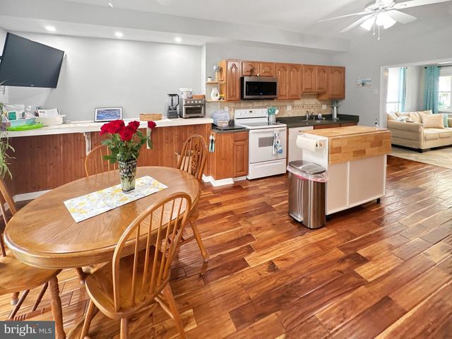 8414 BEDFORD RD, Pasadena, MD 21122