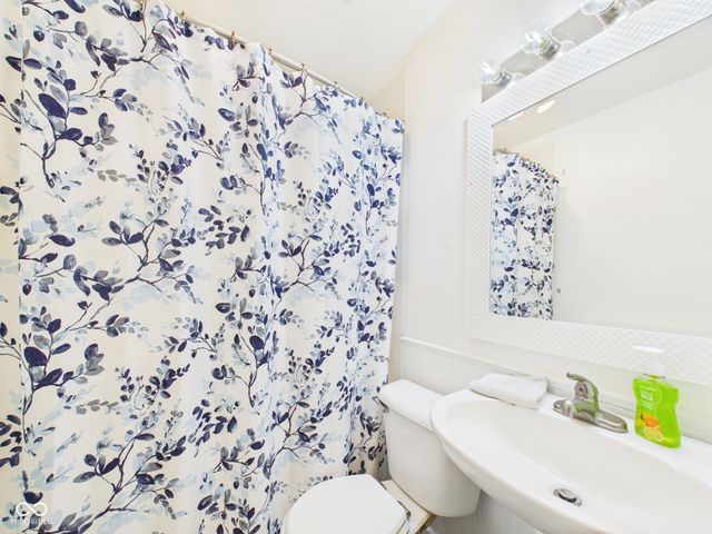 309 E 34th Street, Anderson, IN 46013