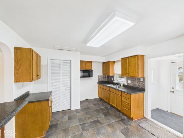 309 E 34th Street, Anderson, IN 46013