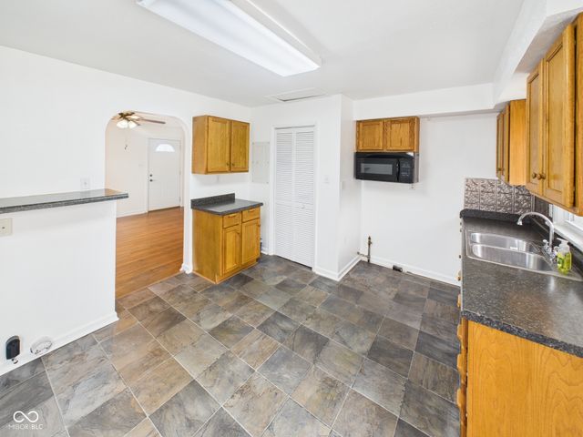 309 E 34th Street, Anderson, IN 46013