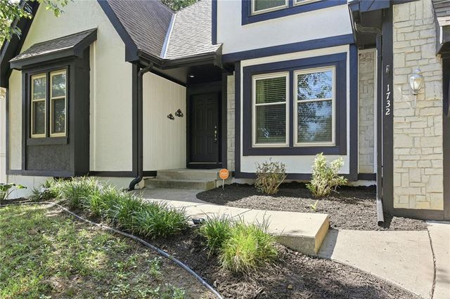 1732 NE 80th Place, Kansas City, MO 64118