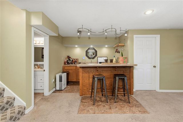 1732 NE 80th Place, Kansas City, MO 64118
