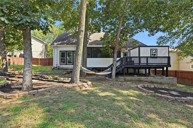 1732 NE 80th Place, Kansas City, MO 64118